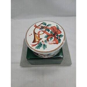 Mikasa Christmas Covered Porcelain Trinket Box Horn Holly Bow 5" Round New Box